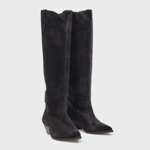 Isabel marant boots - Säljer dessa isabel marant boots❤️ köpta för 8000kr på wakakuu ❤️