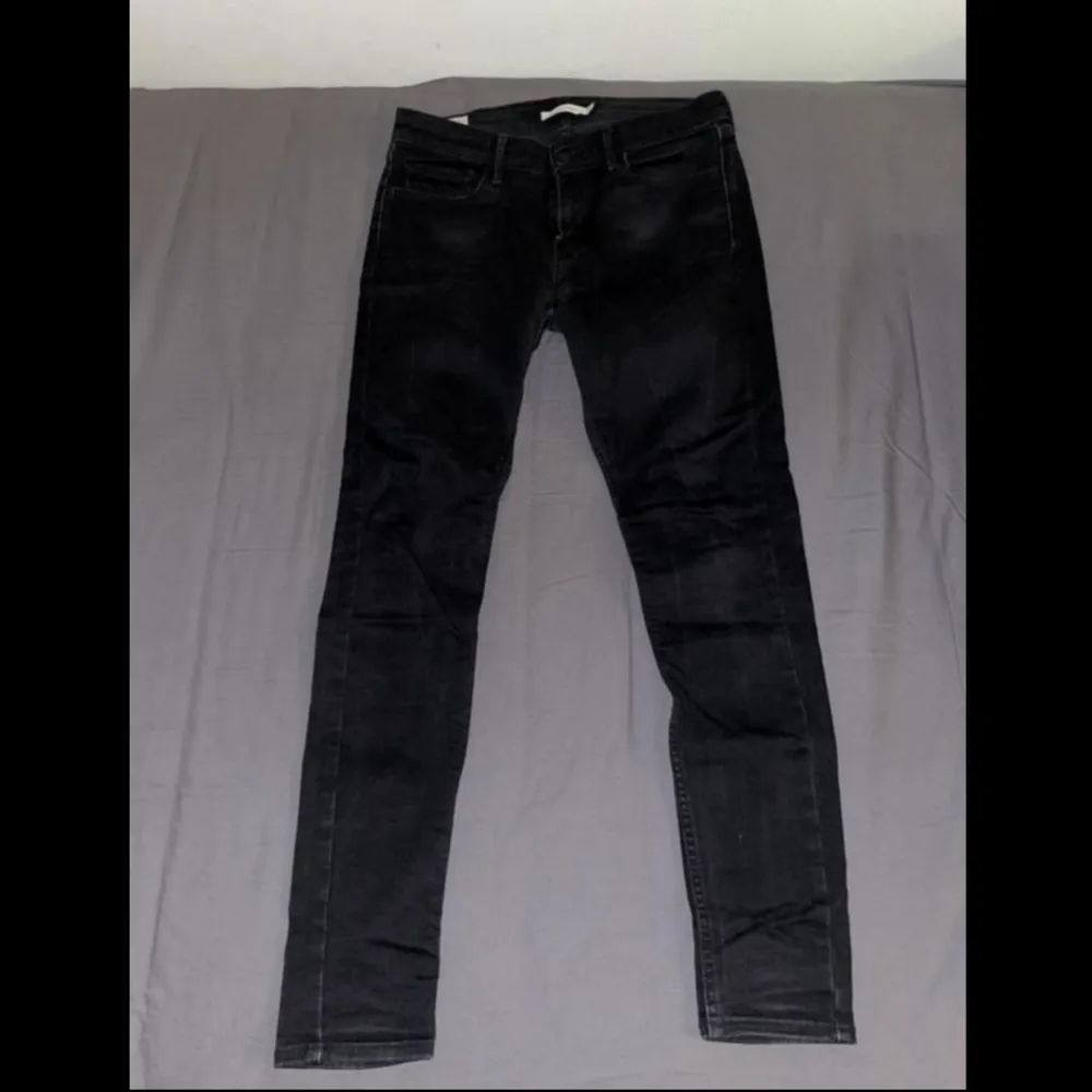 Levis jeans (dam) i storlek W30. I gott skick.  Modell: 710 super skinny. Jeans & Byxor.