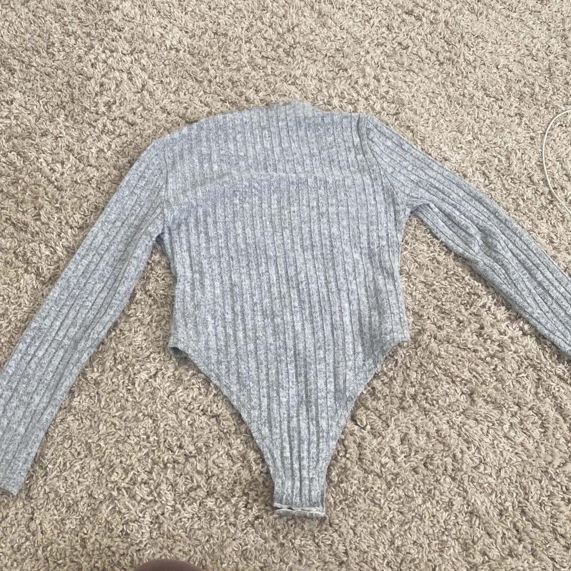 En grå bodysuit  - 90