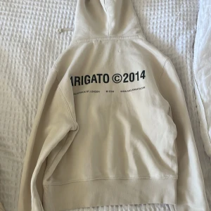 Arigato hoodie - Jättesnygg hoodie från arigato. Original pris run 1300-1500. STORLEK XS