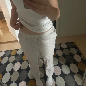Byxor från lager 157 - Fina byxor från lager 157, nästan som linnebyxor passar bra som pyjamasbyxor också 🩷 går att vika ner till lågmidjat som på andra bilden 💗 
