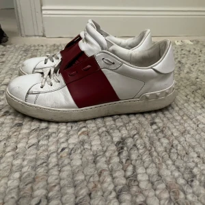 Valentino open - Valentina open i storlek 40,5. Box finns inte