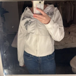 Rhinestone tröja - Nästan aldrig använd,fint skick,saknas inga diamanter 🥰