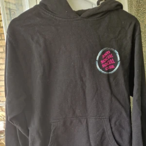 Luvtröja - Fin luvtröja stl S från antiscocial social club. 