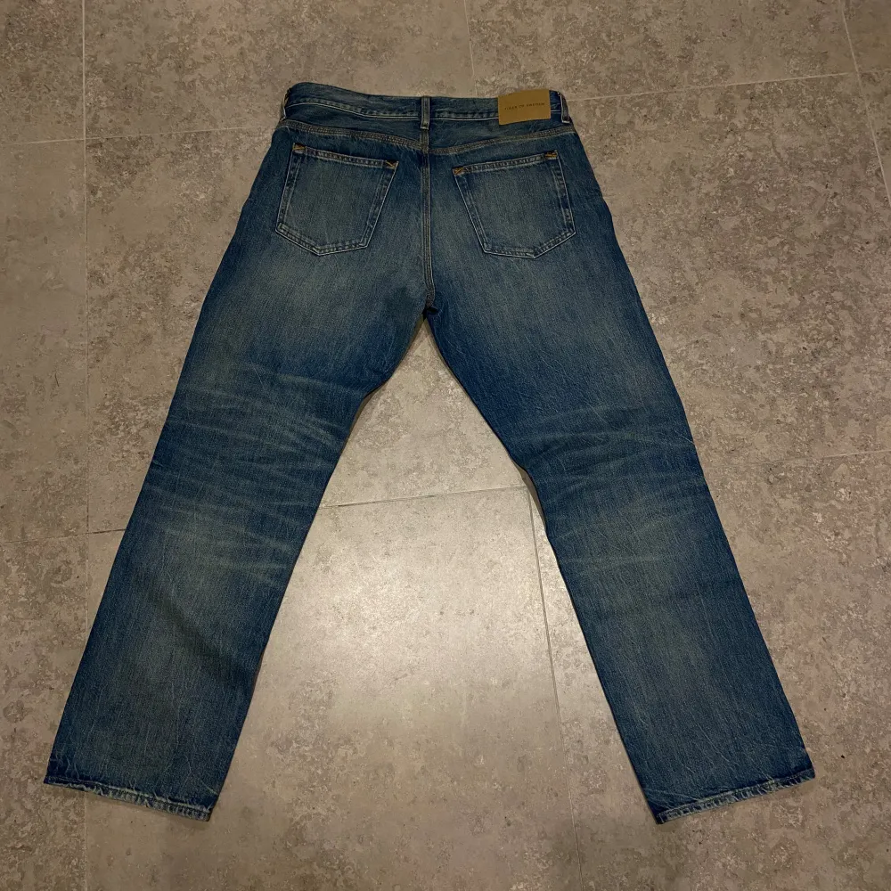 Tiger Of Sweden Marty Jeans - Storlek 33/32 - I princip nya, köpta för ett par månader sen men knappt använda sen dess - Nypris: 2000kr, Mitt pris: 999kr - Tveka inte på att höra av dig🤙. Jeans & Byxor.