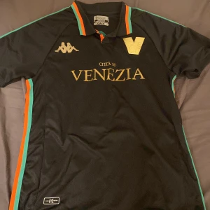 Venezia T-shirt - Storlek M men känns lite liten, Skick 7/10 