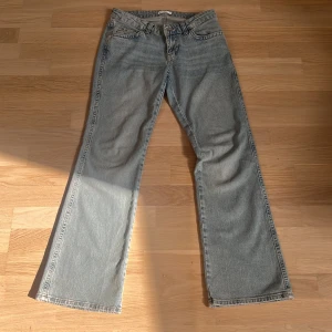 Blåa jeans från Gina trico♥️ - Säljer mina ljus blåa jeans från Gina trico i strl 38 för 300+frakt ev bud. Dem är low waist och bootcut♥️ De är inte så mycket användna så dem är i fint skick/nyskick♥️🌟
