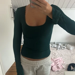 Långärmad tajt tröja - Knappt använd så fin färg❤️