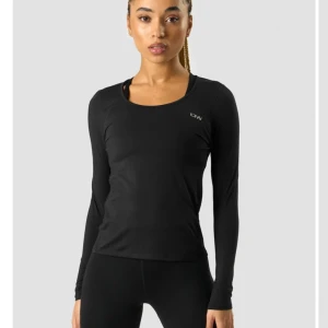 Perfekt träningströja! - Bekväm och snygg långärmad tröja från ICIW, använd ca tre gånger så i bra skick. Perfekt för alla aktiviteter😍 nypris 449kr