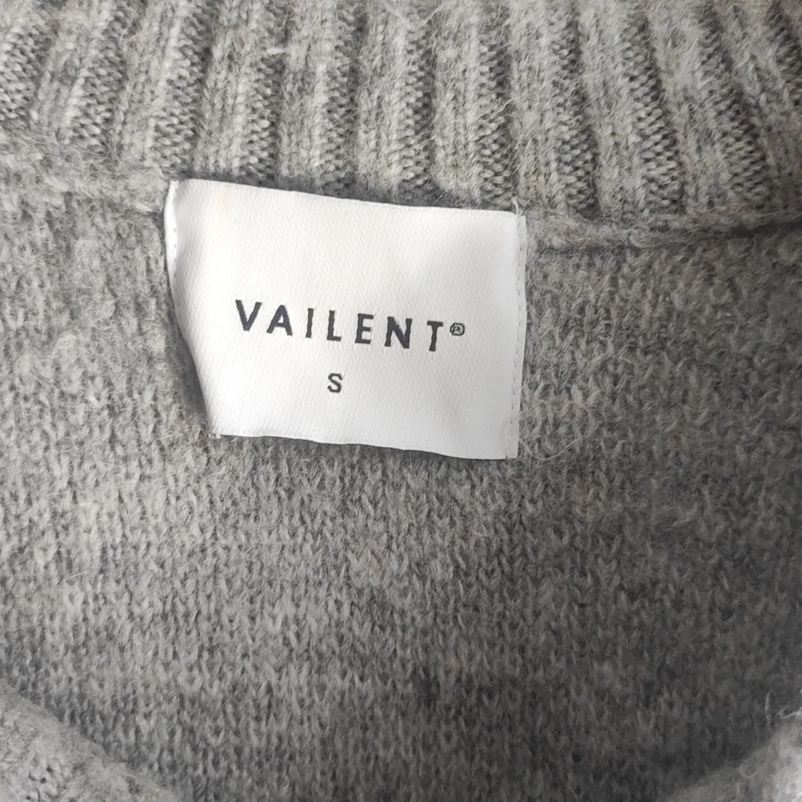 Grå stickad tröja från Vailent - 91