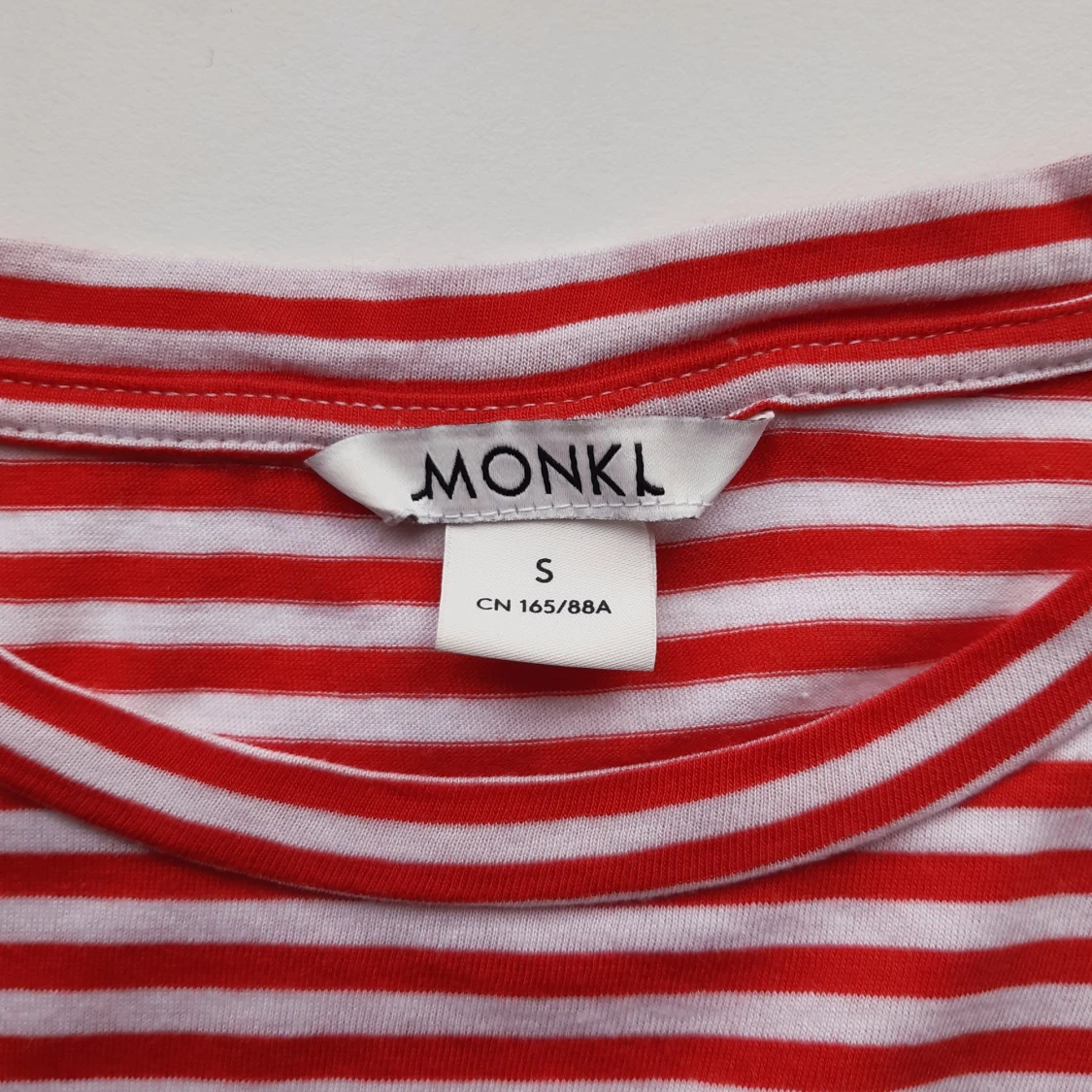 Randig tshirt med knytdetalj - 91