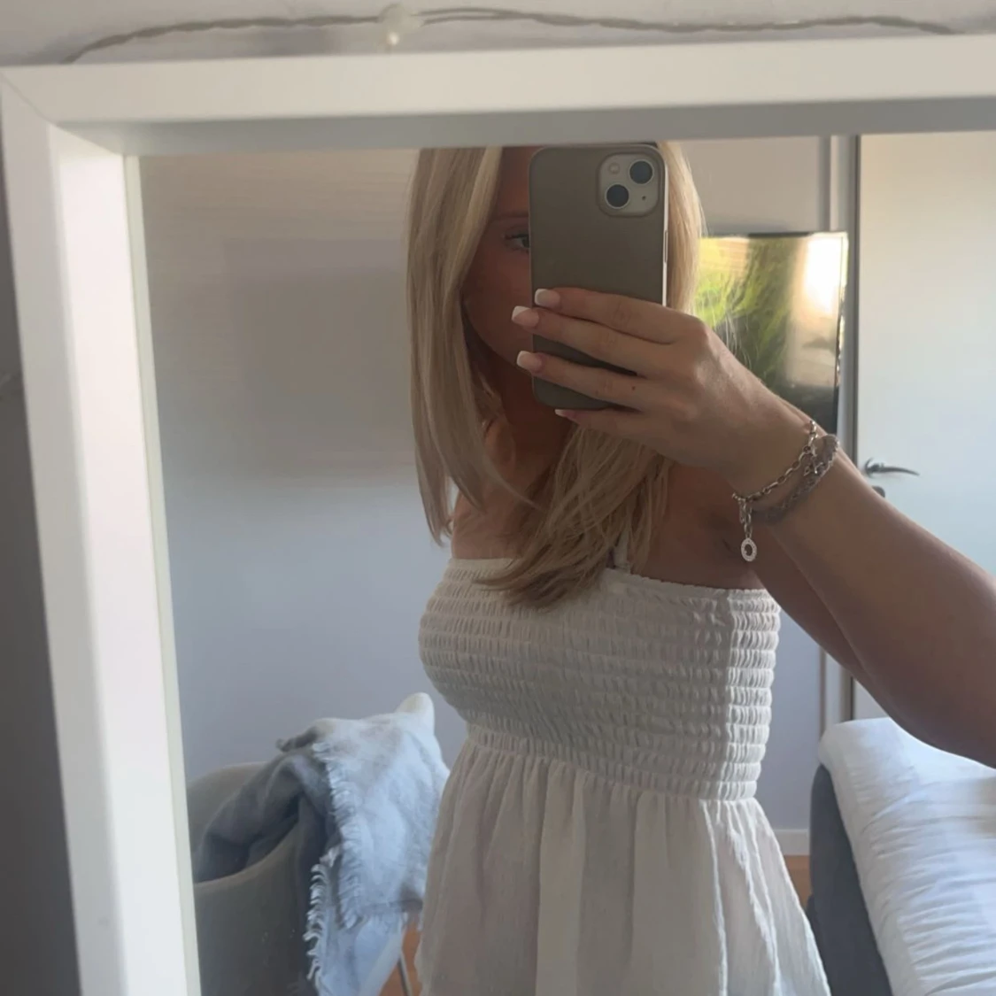 Vit smockad topp från Gina Tricot - 90