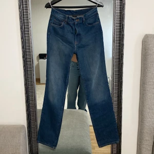 Raka Jeans Massimo dutti eu 36 - Raka mörkblå jeans normal-rise 