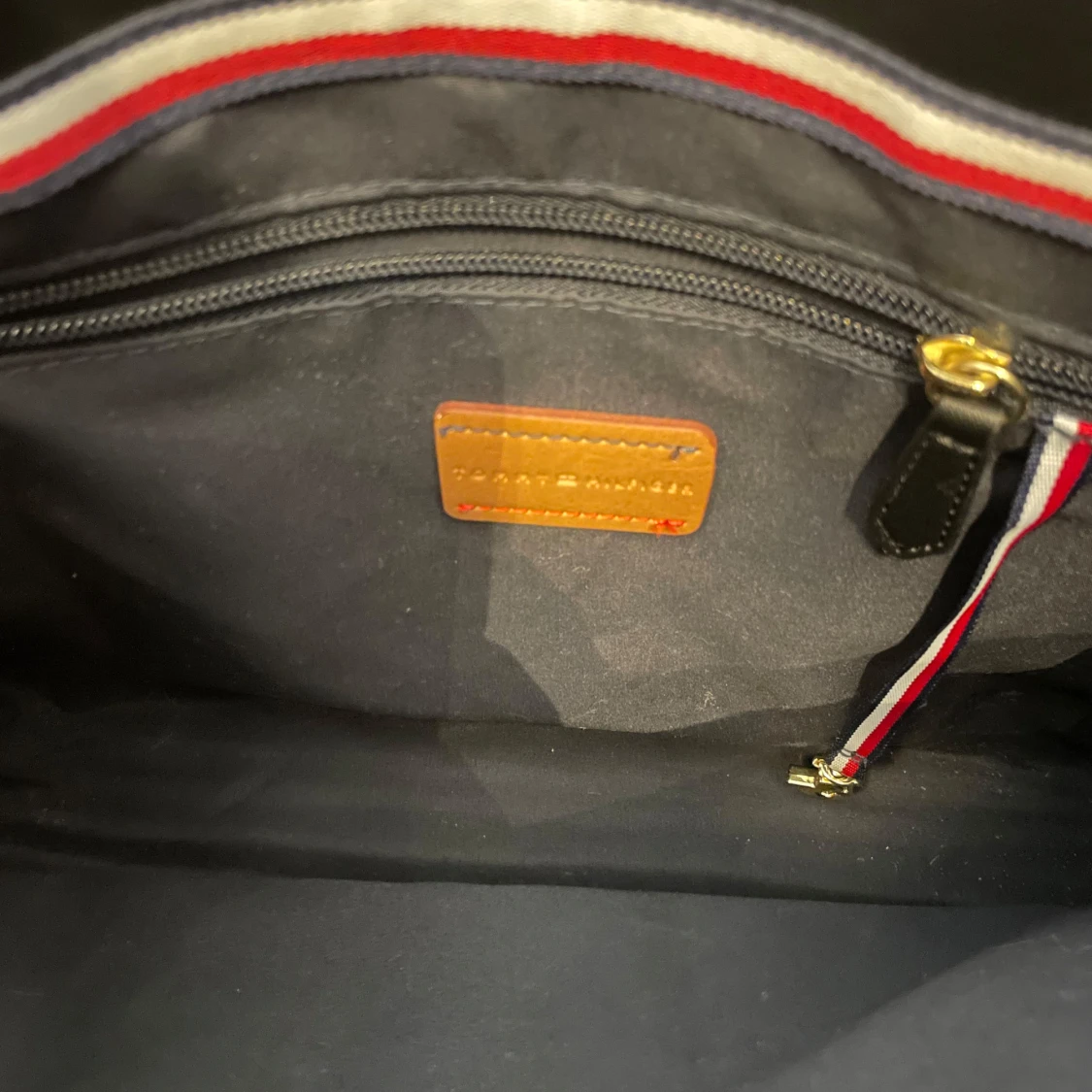 Tommy Hilfiger väska  - 93