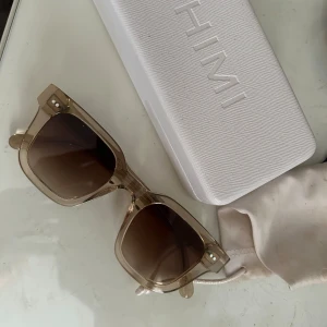 Chimis  - Säljer nu mina chimis i färgen ecru, modellen är 04 och dem är använda fåtal gånger. Inga defekter!🩷 