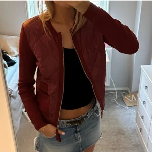 Cardigan/jacka -  liten i storleken då jag har S i vanliga fall! jätte snygg och perfekt till hösten, Inte mina första bilder💕