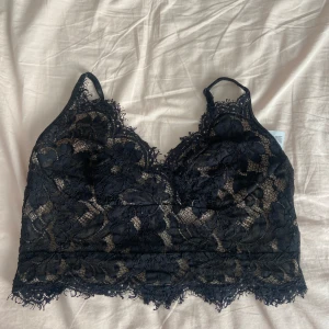 Svart spets topp - Stl xs