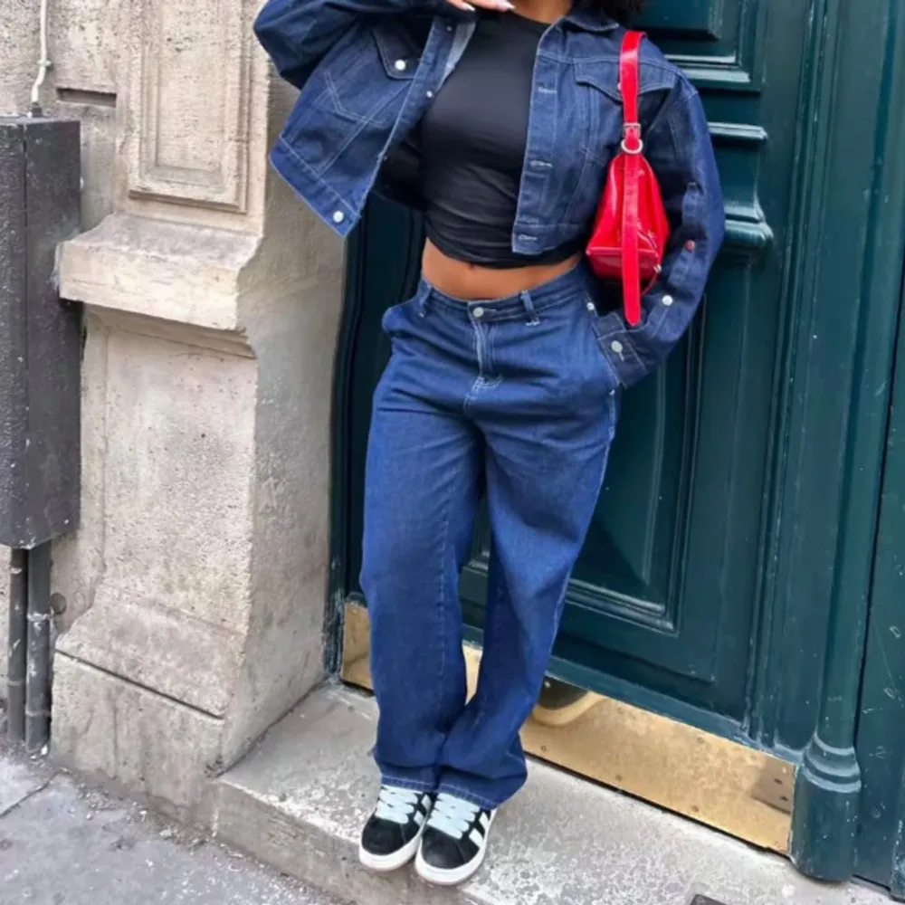 kommer sälja denna denim set från Shein, knappt använda.  Riktigt snygg mörkblå färg som är perfekt inför hösten!  Storlek M på båda för lite mer oversized look, går att ha S också. . Jackor.