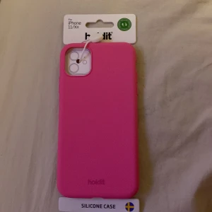 Rosa mobilskal iphone 11/Xr - Säljer ett helt nytt silikonskal från holdit i färgen rosa💕