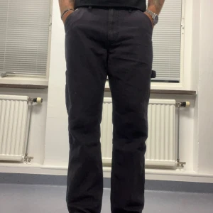 Svarta carpender jeans - Svarta carpender jeans i storlek 36 i från lager 157, använda 2 gånger