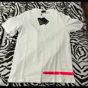 DSQ tröja - Ny storlek Large. Kommer inte komma till användning 