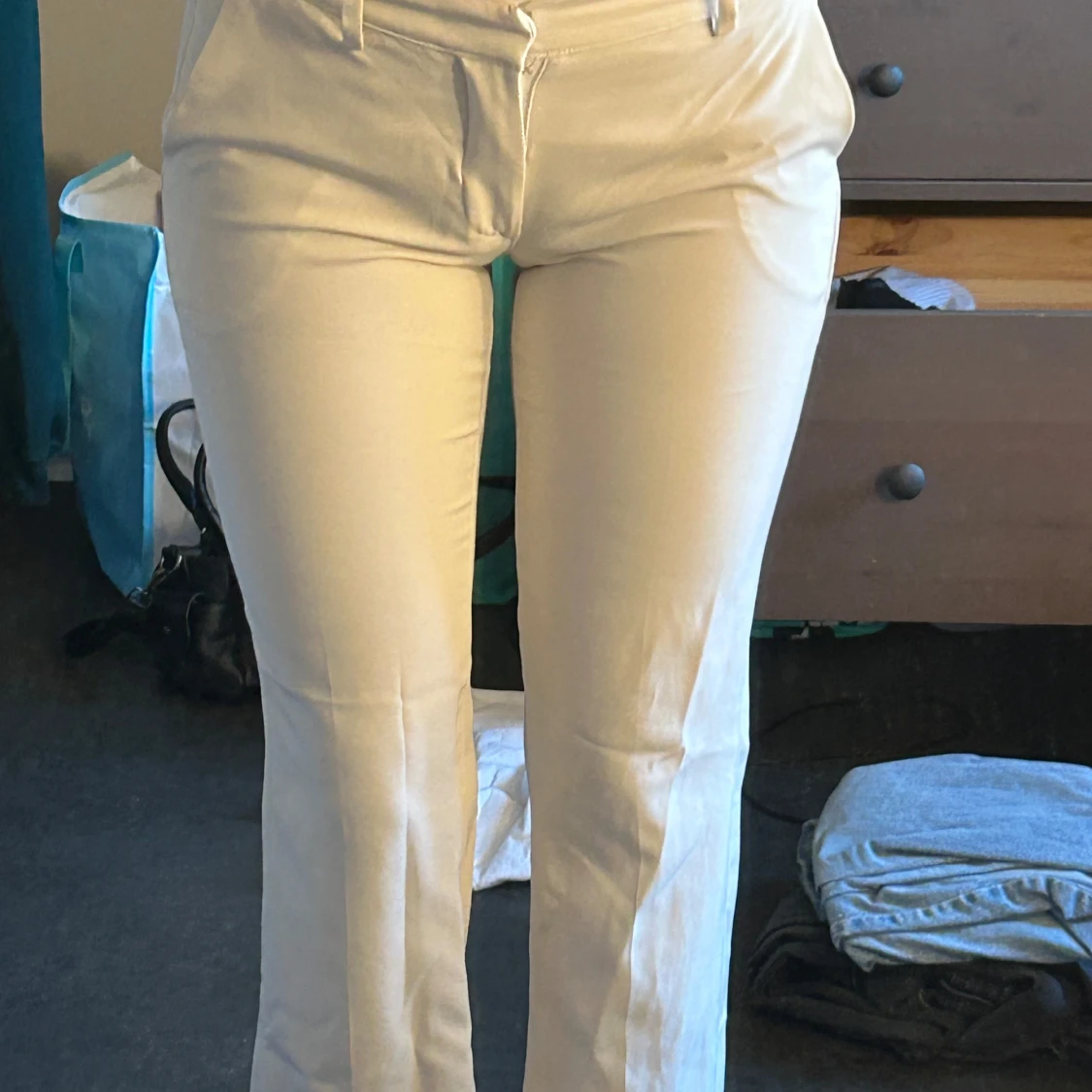 lågmidjade kostymbyxor