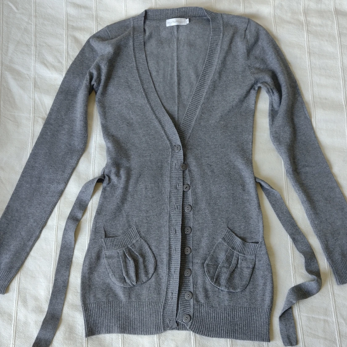 Grå mjuk finstickad kofta/tröja - storlek 8 (XS)