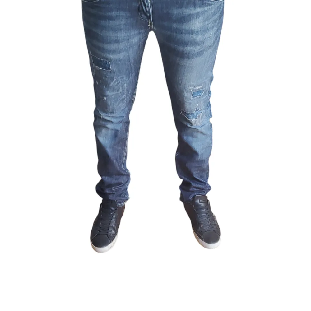 Slimfit Dondup jeans i storlek W34 (passform ca W33). Jag är 180 cm, väger ca 80 kg och de är lite tajta för mig. Skicket är 8/10, lagade i grenen. Hör av er om frågor!. Jeans & Byxor.