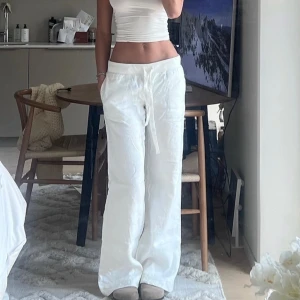 Linnebyxor  - Säljer mina alobha linnebyxor, jätte fint skick! Nypris 899kr