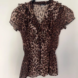 Leopard blus  - Världens finaste leopard blus, står ingen storlek men skulle säga xs-s. Köp sker via köp nu. Jag postar inom 24h. Kvar tills markerad såld. 