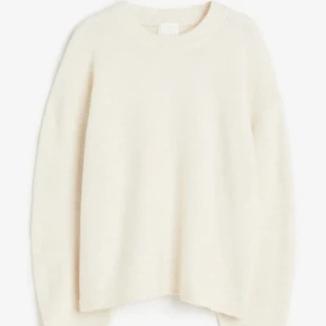 Stickad tröja  - Vit stickad tröja från H&M i storlek s❤️