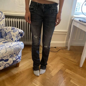 Ltb jeans - Den här populära byxorna från ltb är bootcut vilket kanske inte syns på mig så bra för att dem är lite långa. Men det visas tydligt på sista!🥰🥰