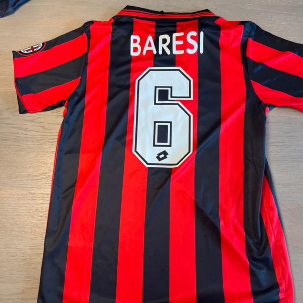 Baresi Milan tröja . T-shirts.