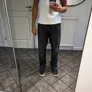 Jack and Jones jeans  - Säljer dessa Jack and Jones jeans för att jag inte använde det längre. Det är i mycket bra skick och i storlek 31/32. Kom gärna med prisförslag!!