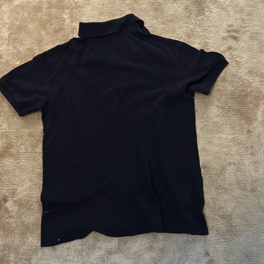 Mörkblå pikétröja från Lacoste - 91