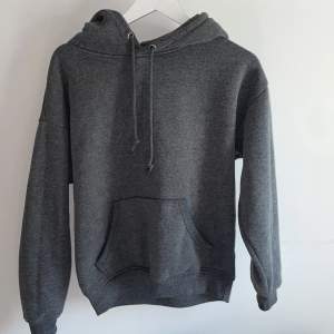 Säljer denna gosiga hoodie från ”Bik bok” stolek (XS) köpte denna för 399kr. Skriv privat för eventuella frågor💘