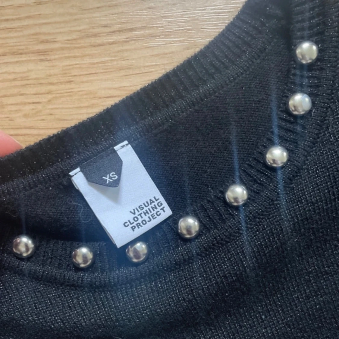 Stickad tröja med nitar  - 91