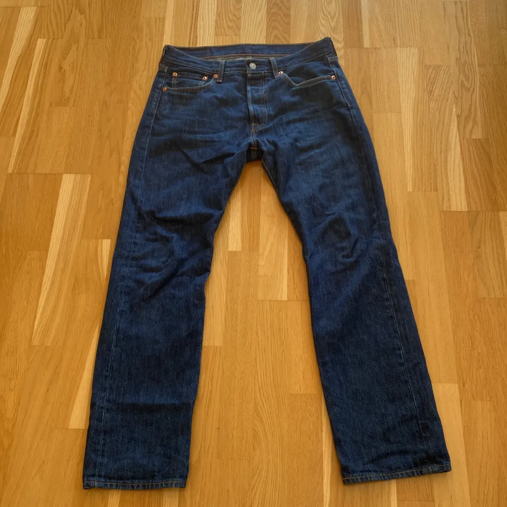 Bra skick. Snygg färg. Säljer för att dom blivit försmå. . Jeans & Byxor.