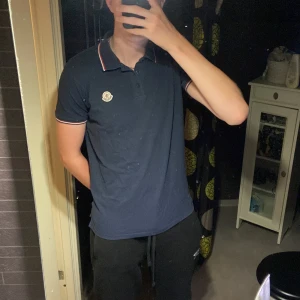 Moncler pike - Passar L jätte bra också 