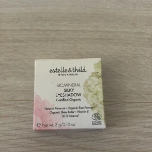 Fin ögonskugga från estelle&thild - Helt ny ögonskugga från estelle&thild i färgen dark muave❤️ nuvarande pris 230kr
