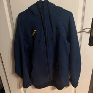 Aik Nike Tech - Aik Nike Tech tröja i storlek S.