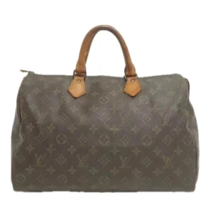 Louis Vuitton Speedy 35 - Louis Vuitton Speedy 35. Ett måste i väskkollektionen! Bra storlek för både vardagsbruk och resor. Perfekt att använda som skol-/arbetsväska. Speedy ger en touch av lyx och stil till varje outfit. Tillverkad i den ikoniska monogramduken.