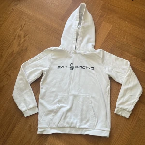 Sail racing Hoodie  - Strl 160 I mycket fint skick. Inga fläckar och sparsamt använd. 