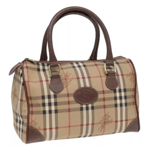 Burberry Nova Check väska - Ursprung: Italien   Material: PVC-läder Färg: beige Tillbehör: inga   Det finns några tecken på användning, flagor och puder på insidan, men överlag bra skick. Kolla gärna bilderna! B 30cm x B 19cm x D 17cm