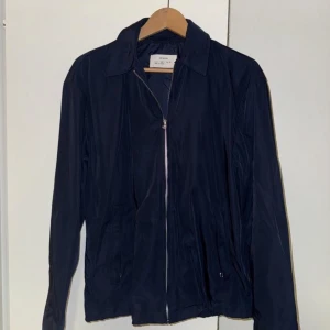 Jacka Navy - Jacka i mörkblå/Navy från Zara