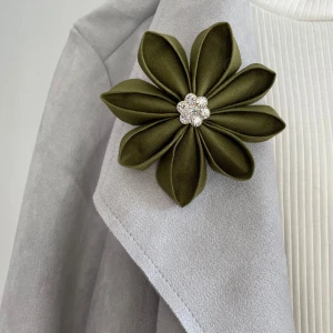 Brosch  - Handgjord brosch med Swarovskikristall