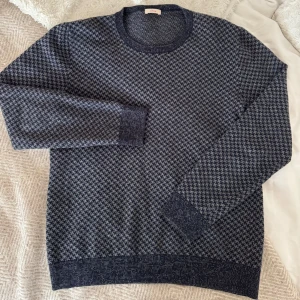 Altea wool sweater - Perfekta tröjan till höst/vinter/vår. Nypris 3000kr Mitt pris 800 Italiensk storlek L men passar mer M