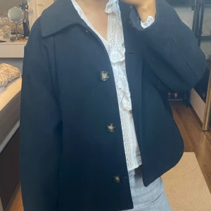 Svart kappa - Svart kort kappa Nyskick 