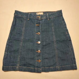 Kjol st. S - Kjol i stretchigt material.