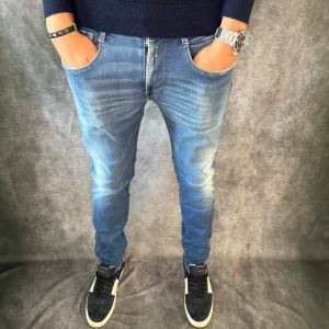 Replay anbass jeans  - // Replay anbass jeans | Storlek W31/L32 | Benlängd: 102cm / Midja: 41cm | Nypris runt 1800kr | Kontakta för fler frågor eller funderingar // Deluxecloset